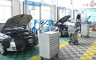 萬(wàn)通汽車學(xué)校_奧迪實(shí)訓(xùn)室